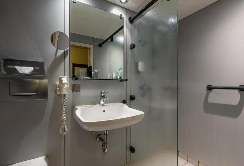 غرفة قياسية ثلاثية, Baden Baden