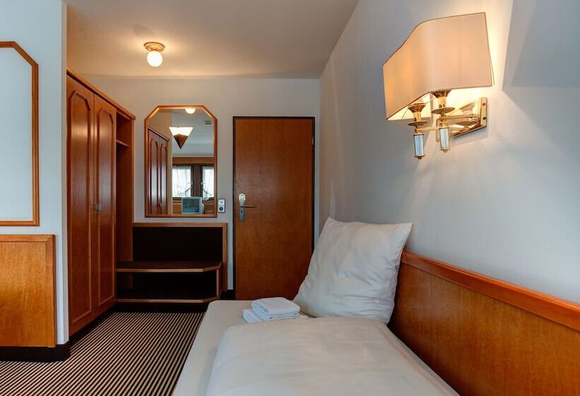Номер Стандарт Трехместный, Centro Hotel Stern, Trademark Collection By Wyndham