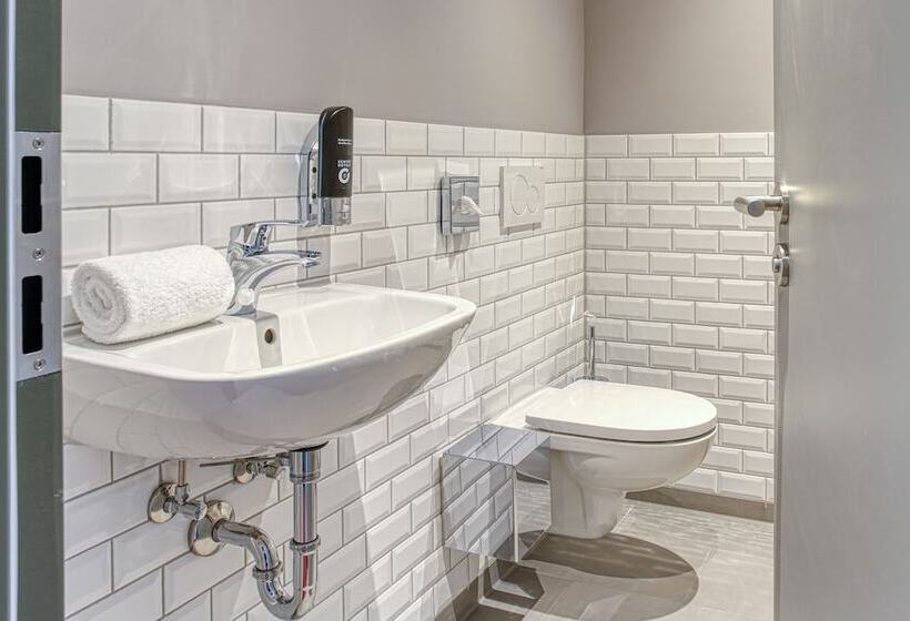 Номер Стандарт Трехместный, Centro Hotel Stern, Trademark Collection By Wyndham