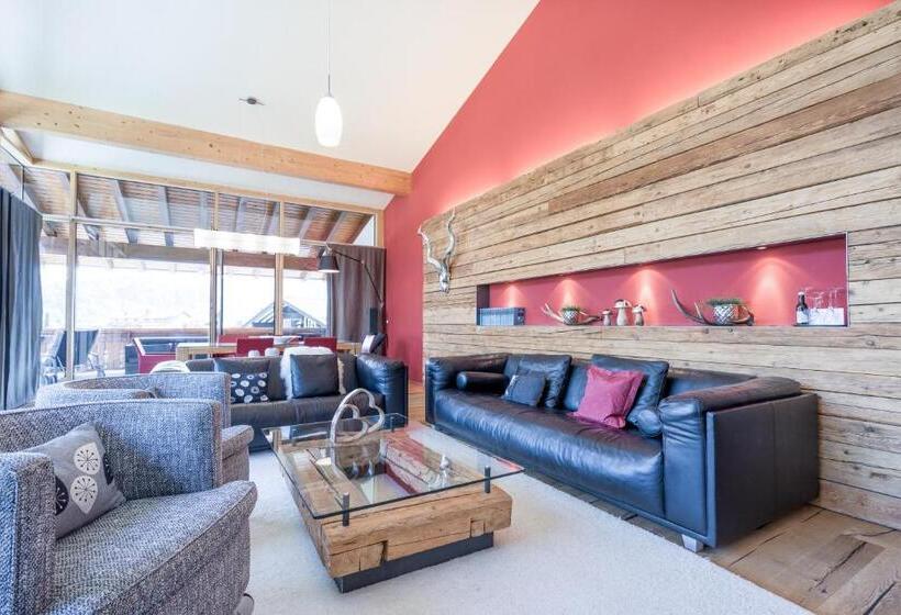 Deluxe Suite, Franks