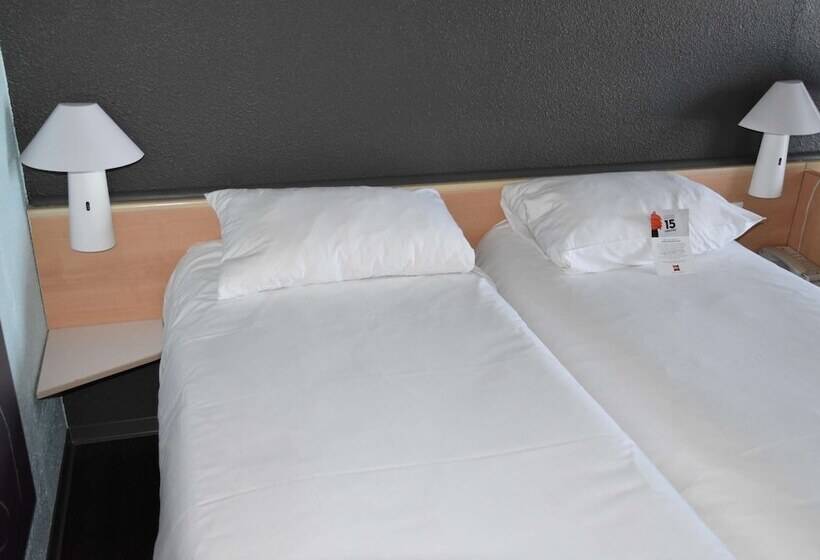 Номер Стандарт, Ibis Rochefort