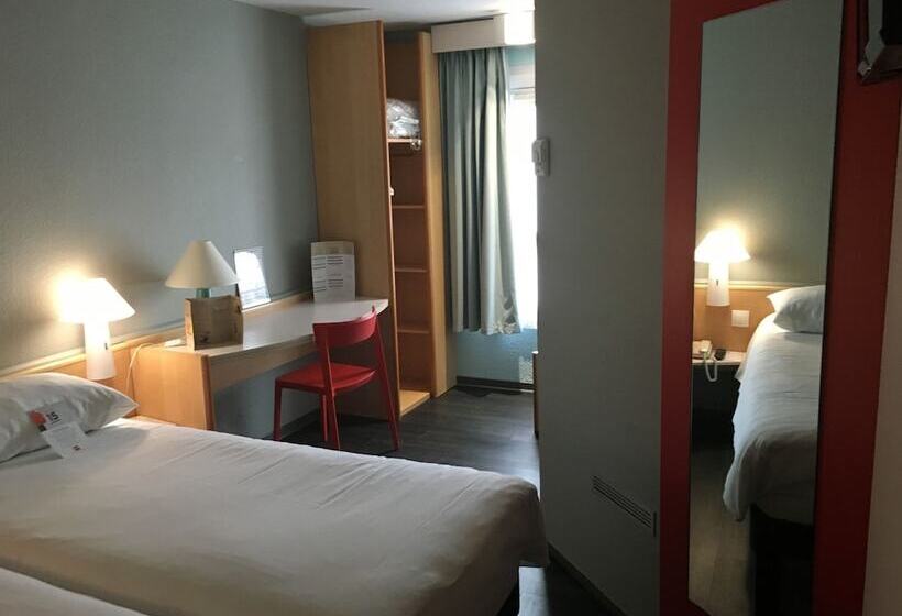 Номер Стандарт, Ibis Rochefort