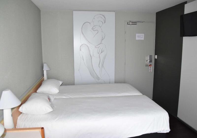 Номер Стандарт, Ibis Rochefort