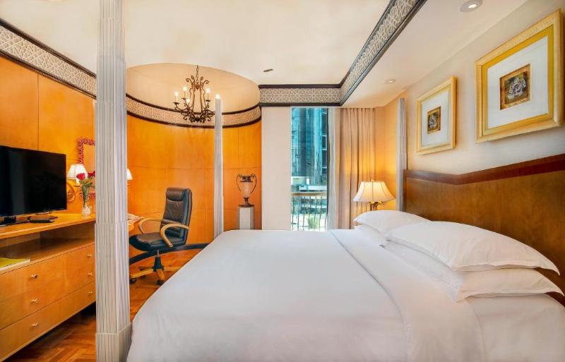 Chambre Club, Sheraton Abu Dhabi Hotel & Resort