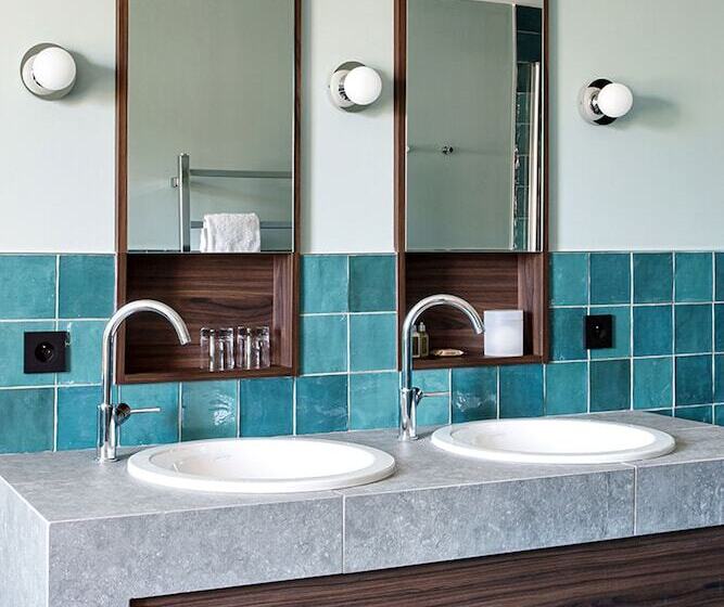 Четырехместный Номер Deluxe, New Hotel Le Quai   Vieux Port