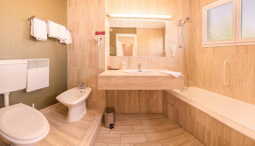 Четырехместный Номер Стандарт, Logis Hôtel Cartier
