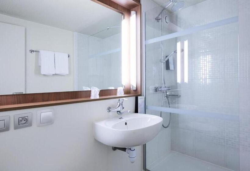 Номер Стандарт, Kyriad Paris Nord  Ecouen La Croix Verte