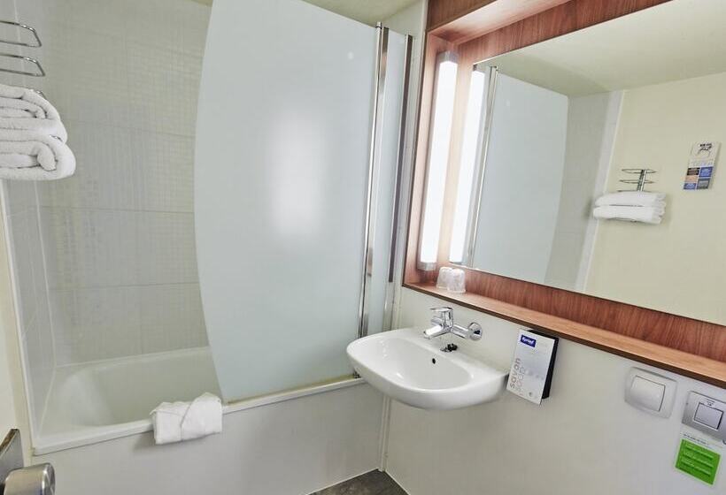 Номер Стандарт, Kyriad Paris Nord  Ecouen La Croix Verte