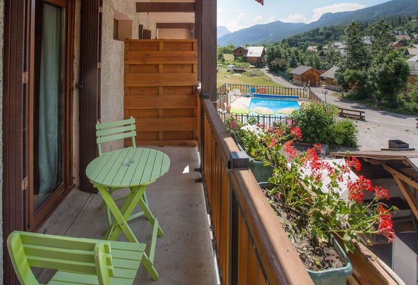 Номер Стандарт Трехместный, Hôtel L Aiglière