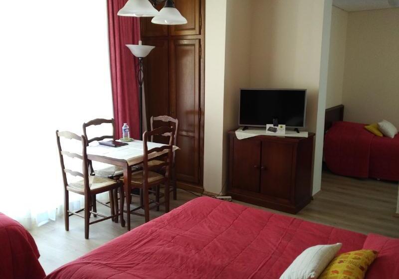 Семейный Номер, Logis Hôtel Notre Dame   Restaurant Ouvert Midi Et Soir Sauf Dimanche Soir