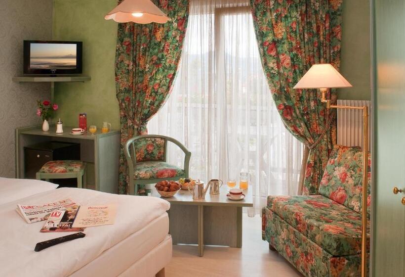 Номер Стандарт с Балконом, Logis Hostellerie Motel Au Bois Le Sire