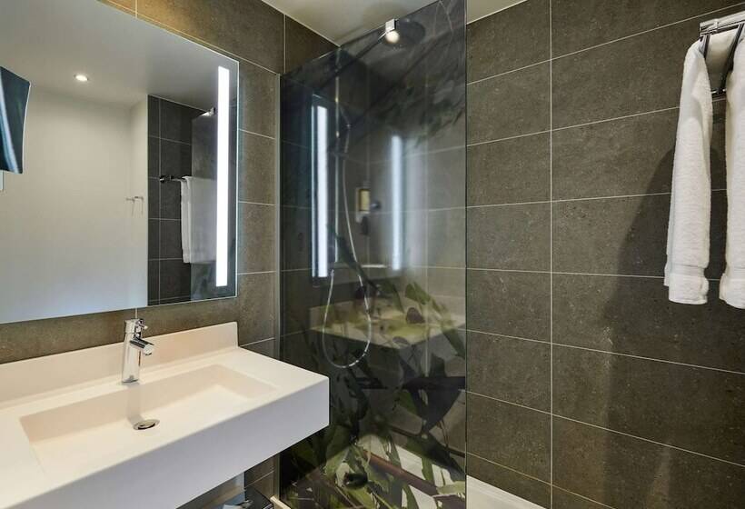 Номер Престиж, Mercure Paris La Defense