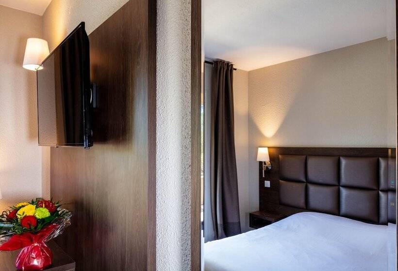 Номер Стандарт Вид на Бассейн, Logis Hotel Noemys Morgon