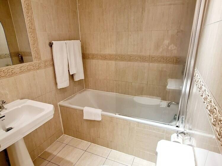 Standard Room, Rushmore