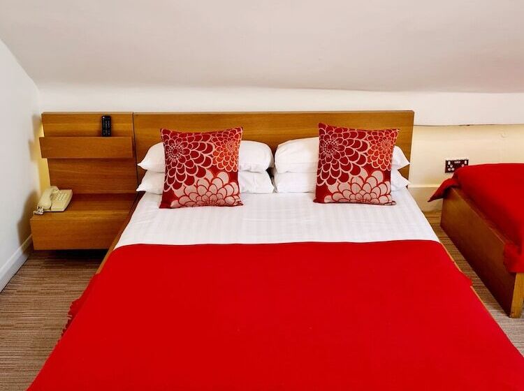 Standard Quadruple Room, Rushmore