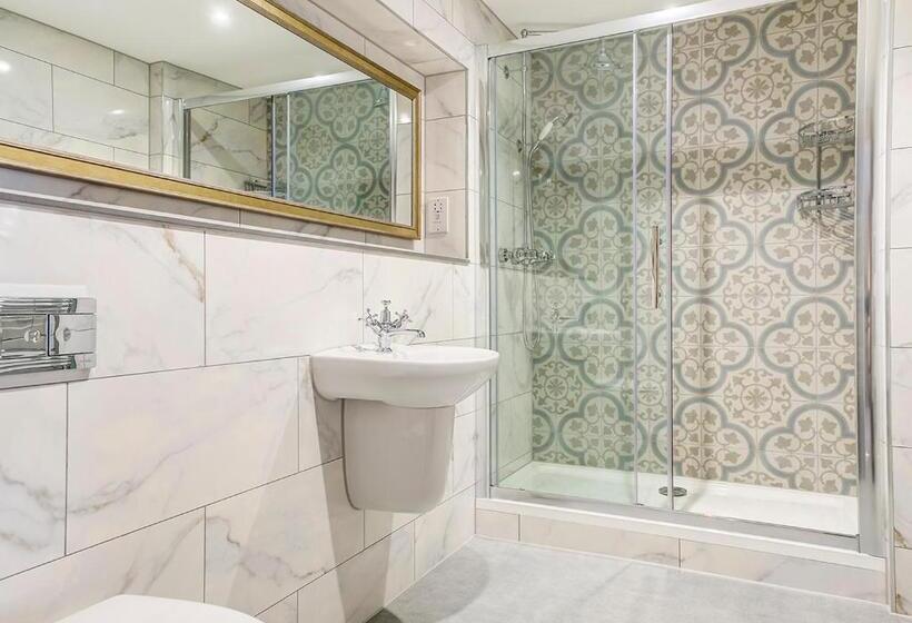 سوییت, The George