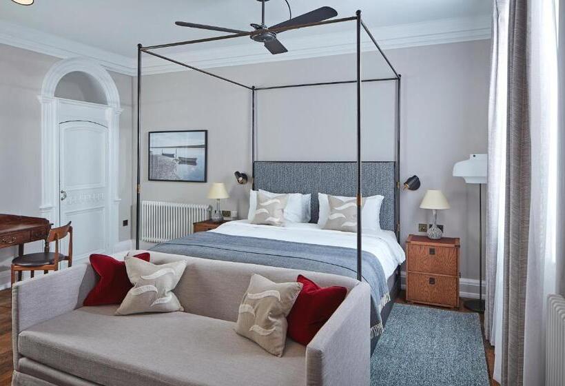 Номер Deluxe, Moonfleet Manor   A Luxury Family