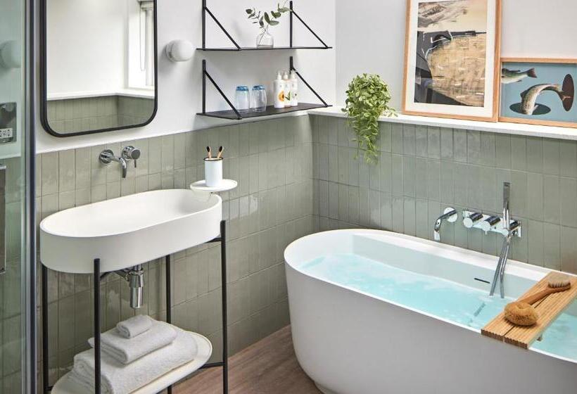 Люкс 2 Спальни, Moonfleet Manor   A Luxury Family