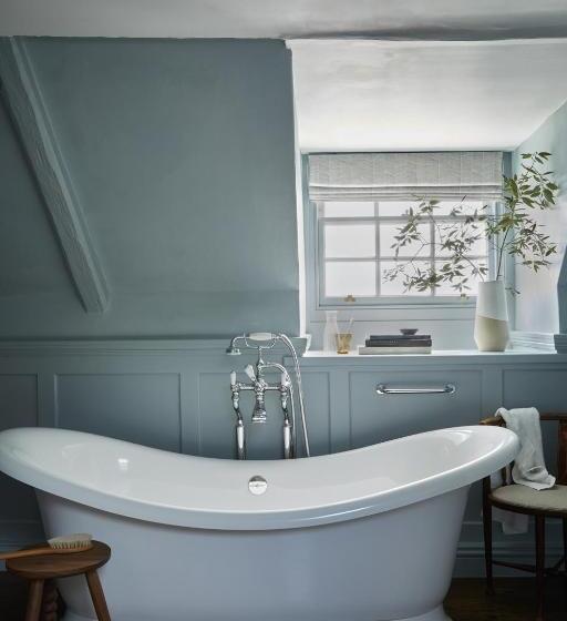 Люкс, Moonfleet Manor   A Luxury Family