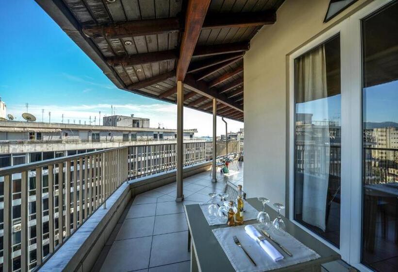 جناح دور أخير, Astoria Hotel Thessaloniki