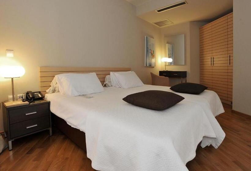 جناح دور أخير, Astoria Hotel Thessaloniki