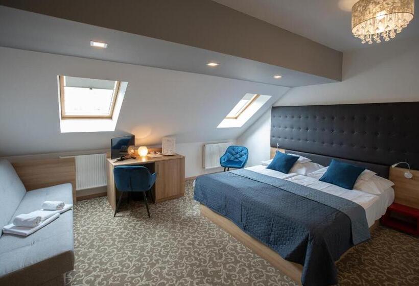 Suite, átrium Rooms & Café