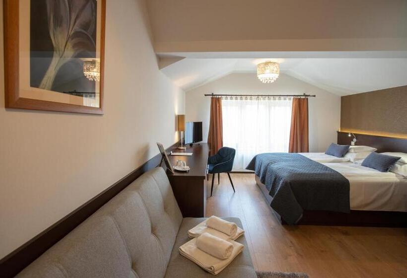 اتاق استاندارد سه نفره, átrium Rooms & Café