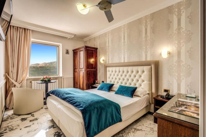 Comfort room with lake view, Castel Vecchio