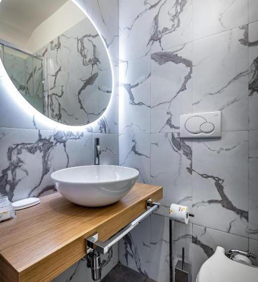 اتاق لوکس با تخت بزرگ, Boutique Hotel Borgo