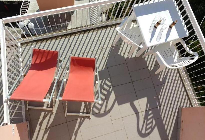 Quarto Estandar com Terraço, Cristallo