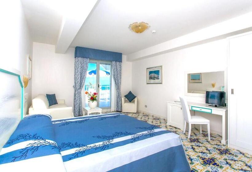 Quarto Triplo Deluxe, Ferretti