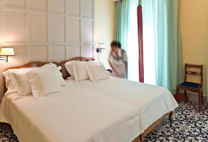 غرفة قياسية مطلّة علي البحر, Regina Isabella Resort Spa Restaurant