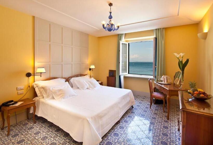 غرفة قياسية مطلّة علي البحر, Regina Isabella Resort Spa Restaurant
