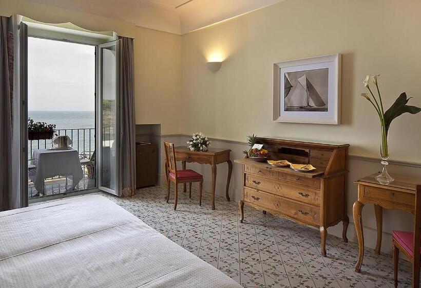 غرفة سوبيريور مطلّة علي البحر مزودة بشُرفة, Regina Isabella Resort Spa Restaurant