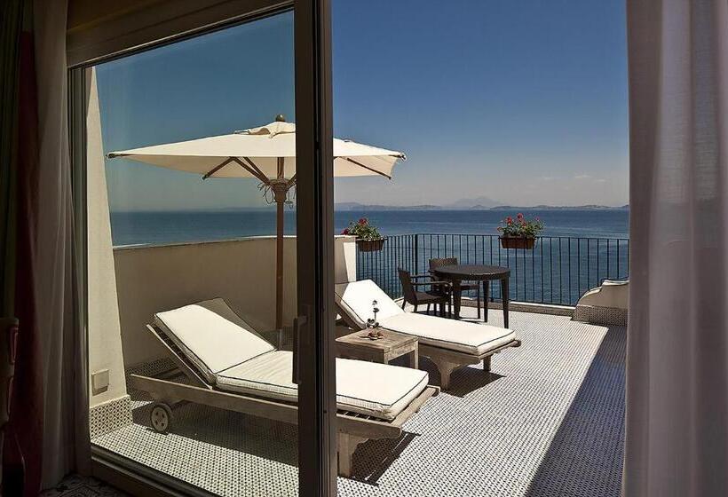 جناح جونيور مطلّ علي البحر, Regina Isabella Resort Spa Restaurant