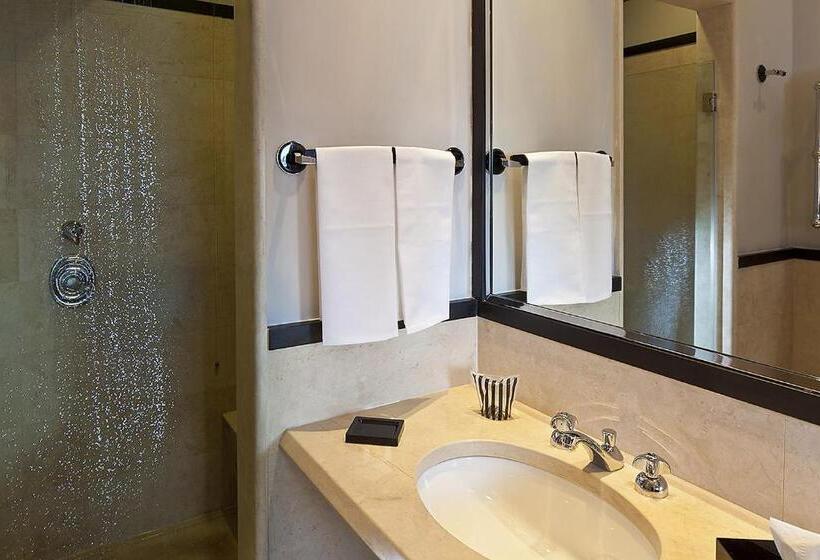 Номер Deluxe Вид на Море с Балконом, Regina Isabella Resort Spa Restaurant