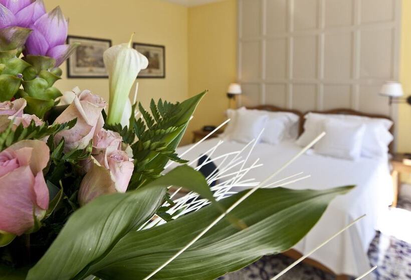 غرفة قياسية مطلّة علي البحر, Regina Isabella Resort Spa Restaurant