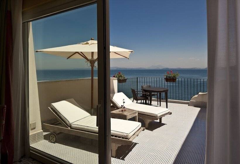جناح جونيور مطلّ علي البحر, Regina Isabella Resort Spa Restaurant
