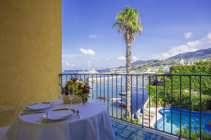 Полулюкс, Regina Isabella Resort Spa Restaurant