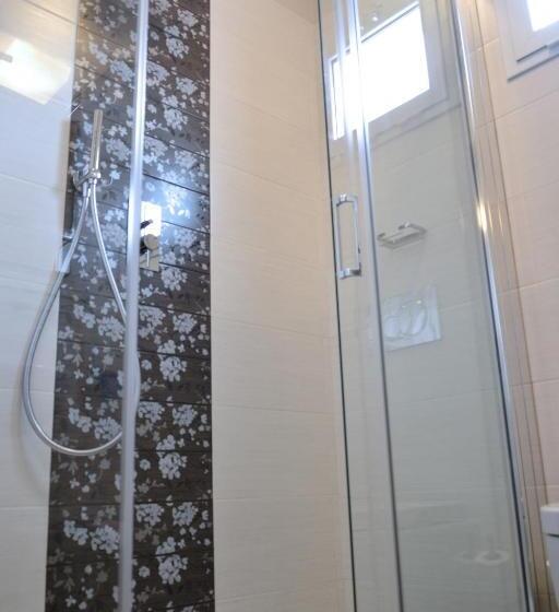 Quarto Estandar Individual, Tiffany