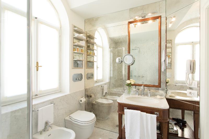اتاق لوکس, Regency   Small Luxury Hotels Of The World