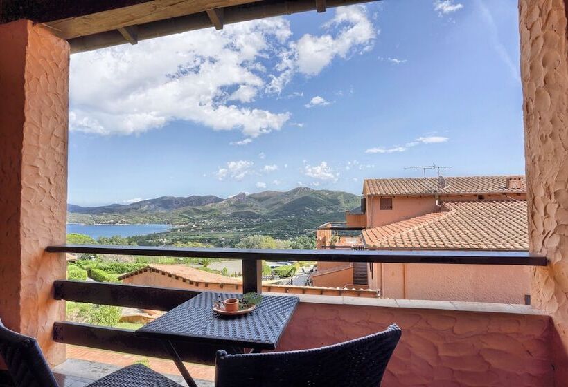 اتاق استاندارد با چشم‌انداز دریا, Resort Le Picchiaie