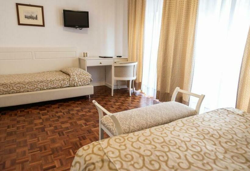 اتاق سوپریور سه تخته, Grand Hotel Duomo