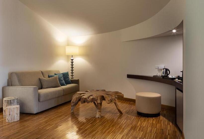 스위트, Astoria Resort