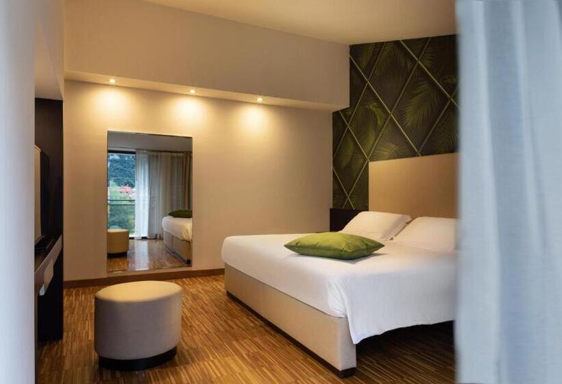 스위트, Astoria Resort