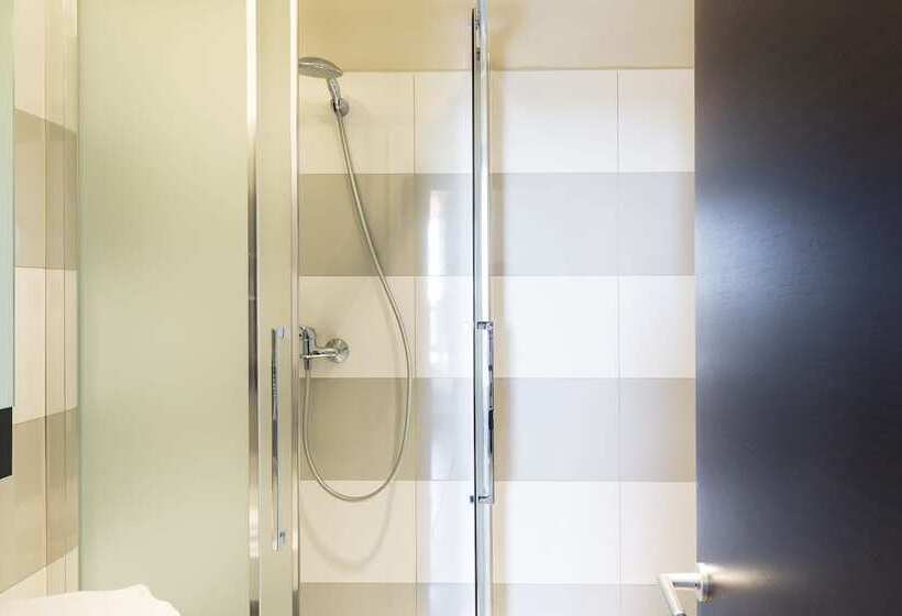 اتاق استاندارد, B&b Hotel Napoli