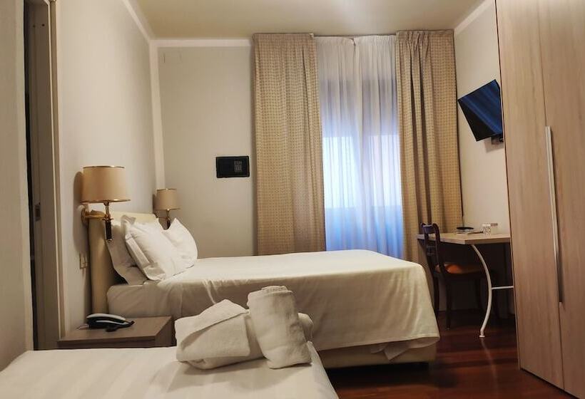 اتاق استاندارد سه نفره, Grand Hotel Duomo