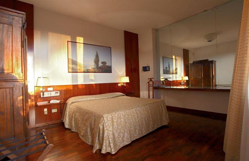 اتاق سوپریور سه تخته, Grand Hotel Duomo