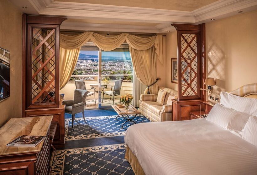 اتاق لوکس با تخت بزرگ, Rome Cavalieri A Waldorf Astoria
