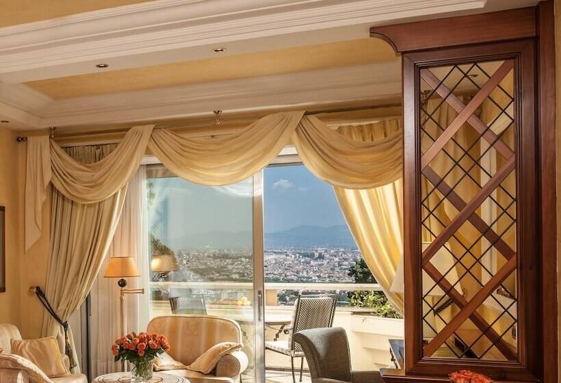 اتاق دلوکس با تخت کینگ و چشم‌انداز, Rome Cavalieri A Waldorf Astoria